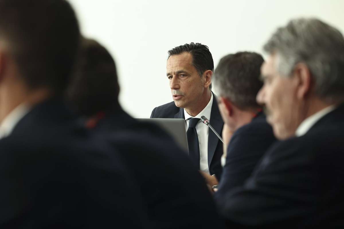 Federação Portuguesa de Futebol liquida mais 700 mil euros à Segurança Social no caso de Fernando Santos