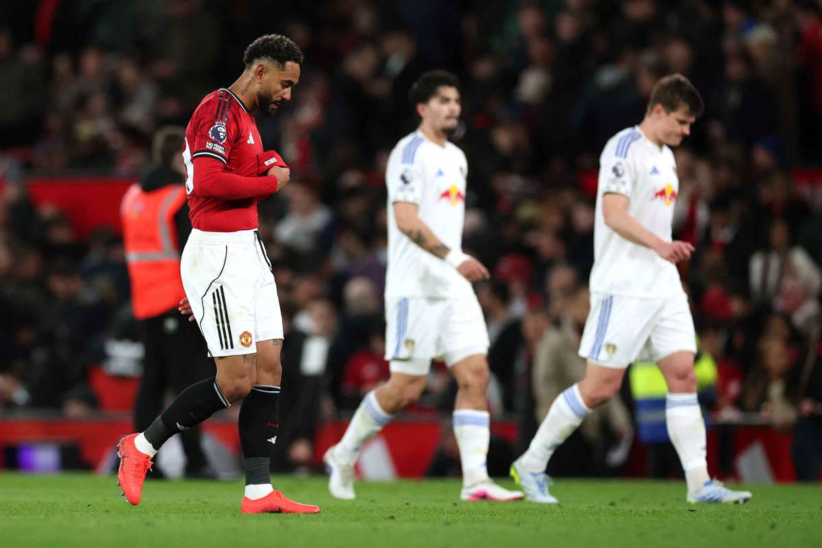 Manchester United trébuche face à Leeds mais conserve la 3e place