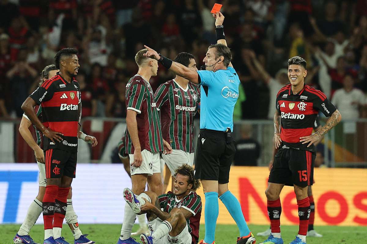 Flamengo repreende Carrascal apos nova expulsao na temporada
