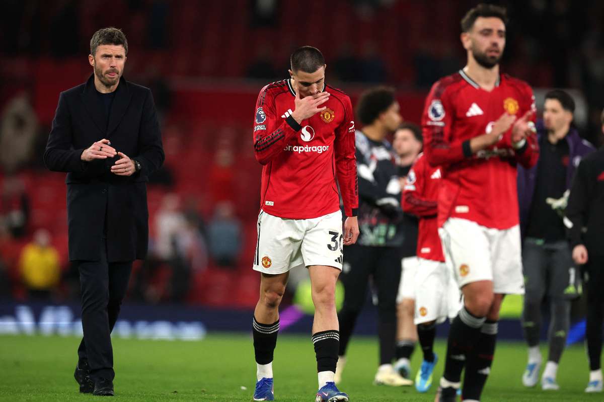 Rote Karte heizt Stimmung an: Carrick als United Trainer tobt gegen Schiedsrichter