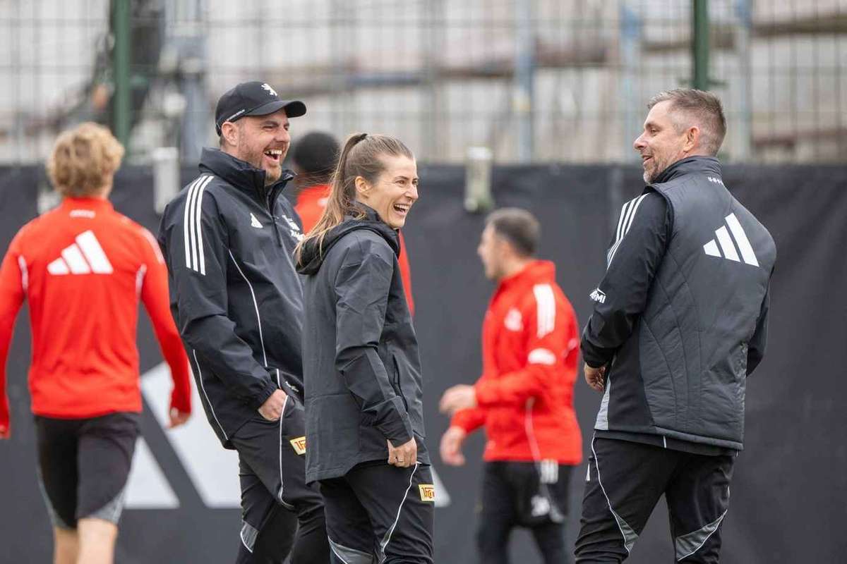 Marie Louise Eta übernahm erste Trainingseinheit als neue Cheftrainerin bei Union Berlin