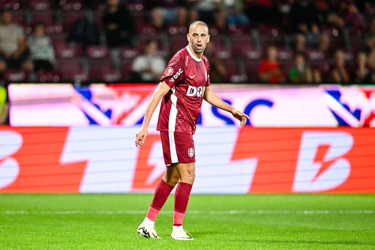 Confirmado: Islam Slimani ex Sporting encerra acordo com Cluj no meio dos playoffs da Superliga