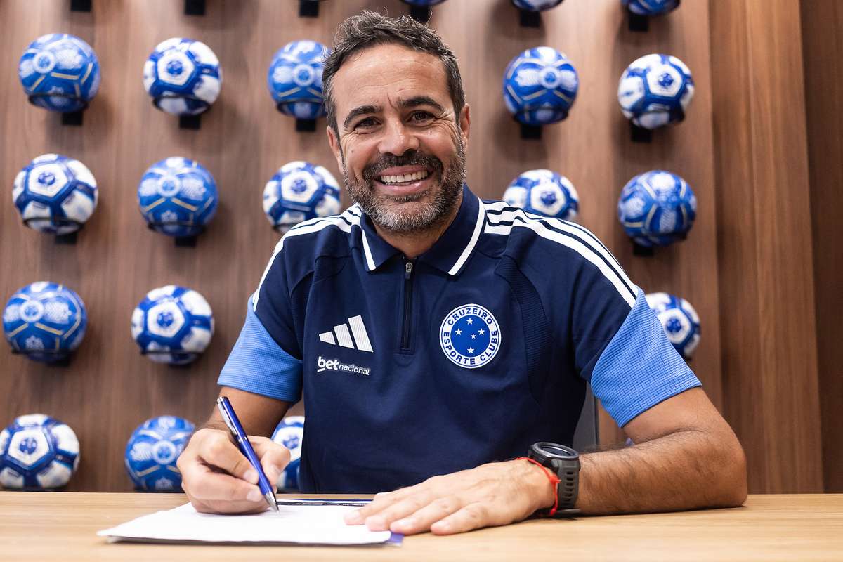 Cruzeiro prolonga contrato com Artur Jorge até 2030 depois de apenas quatro jogos