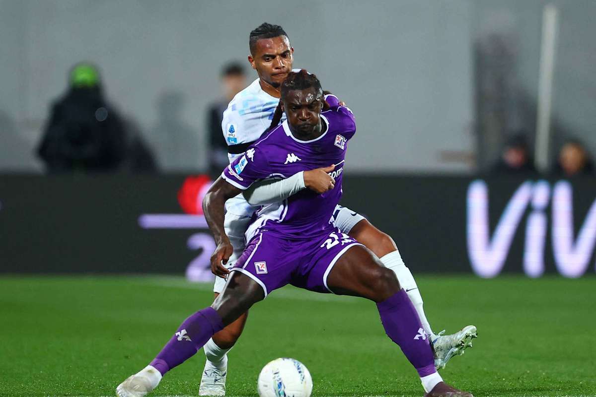 Milan propone trueque de Gimenez por Kean proveniente de la Fiorentina