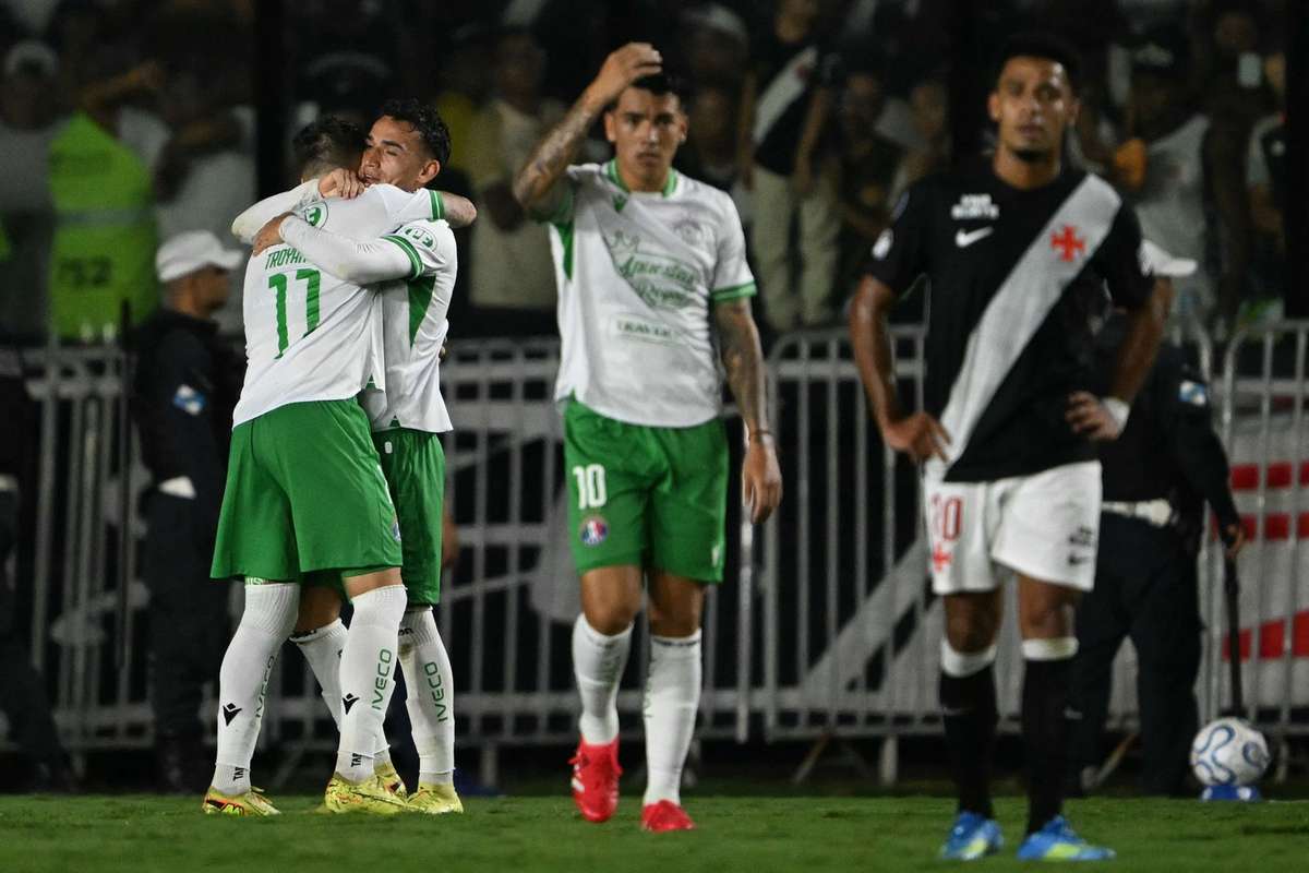 Vasco sofre com duas expulsões fica derrotado em casa pelo Audax do Chile e termina na última posição do grupo na Sul-Americana