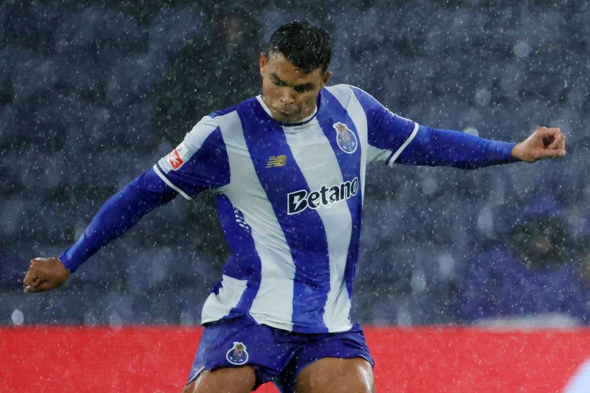 "Um dos troféus finais que ainda posso ganhar", confessa Thiago Silva acerca da Liga Europa