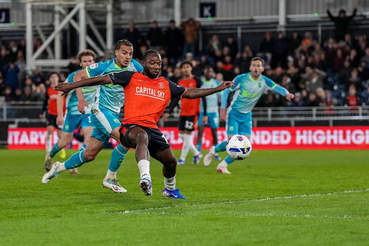 Inglaterra Northampton cai para League One depois de perder por 2 1 em campo do Luton Town