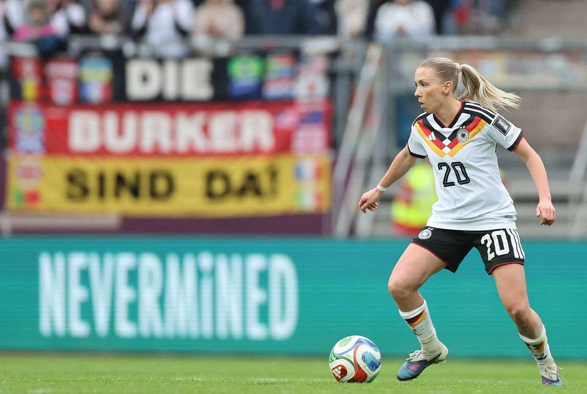 Bayern im Fokus Nationalspielerin Senß hält Optionen in Frankfurt offen