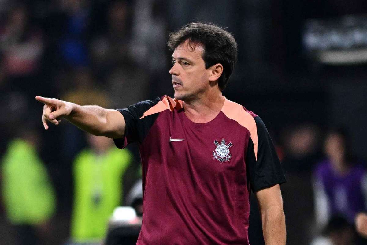 "A energia aqui é distinta", afirma Diniz depois de o Corinthians acabar com a seca de triunfos caseiros