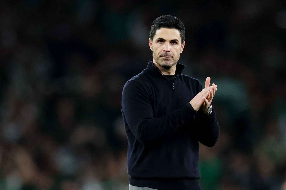 Ian Wright confessa que acompanhar o Arsenal é "penoso" e que as estratégias de Arteta o "fazem padecer"