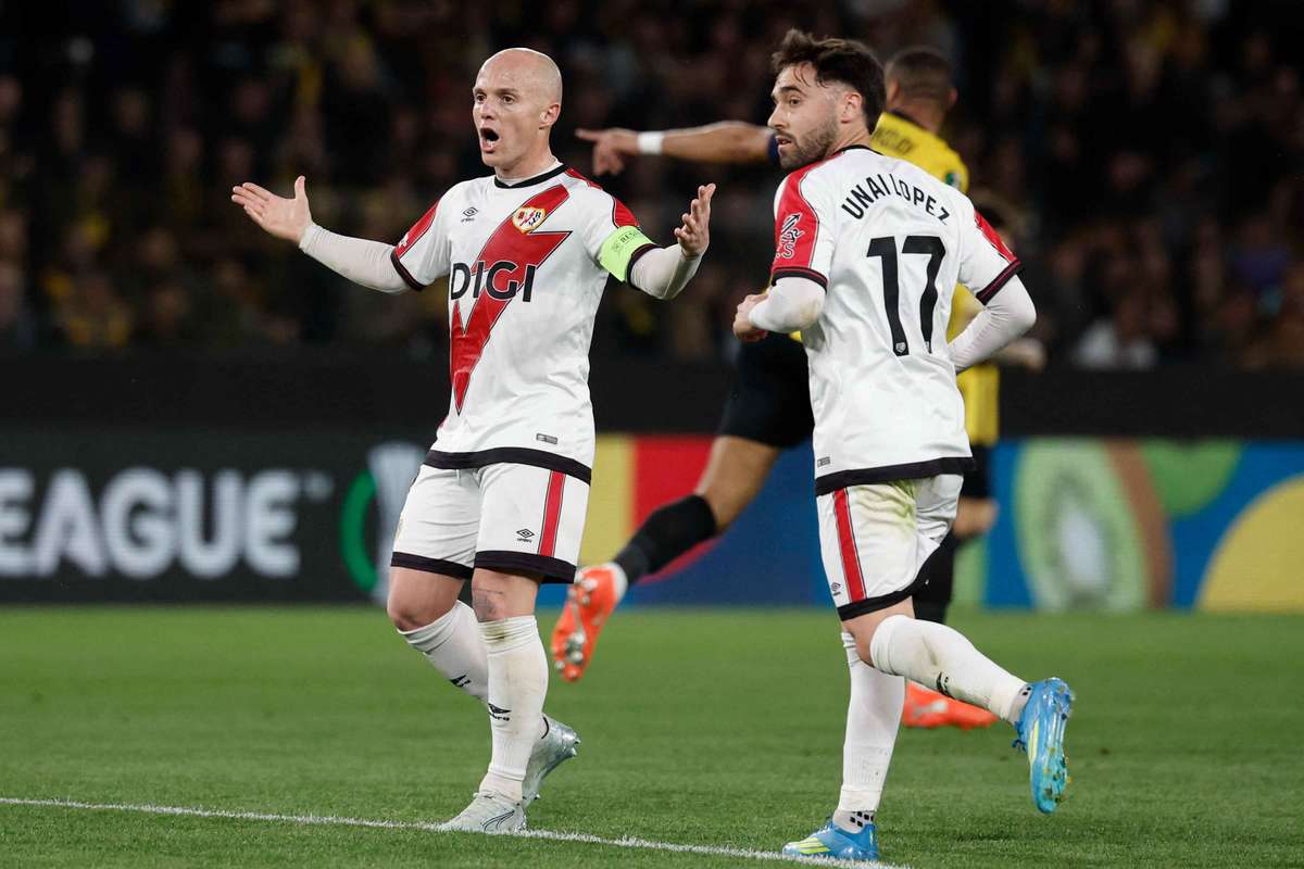 Райо Вальекано выдержал камбэк АЕК Афины и вышел в полуфинал Лиги конференций