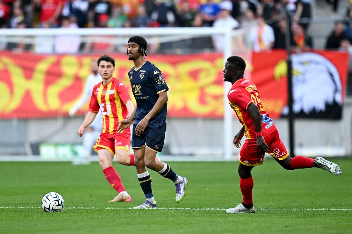 Le Mans triomphe de Clermont et se hisse temporairement au niveau de Saint-Étienne, Rodez pénètre dans le quinté de tête