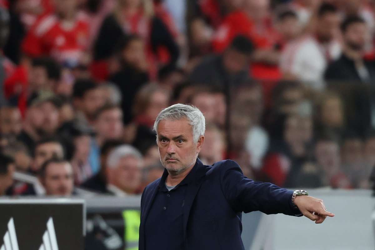 Mourinho discute permanência e sequência invicta antes do dérbi: "Faz tempo que não vencemos em Alvalade"