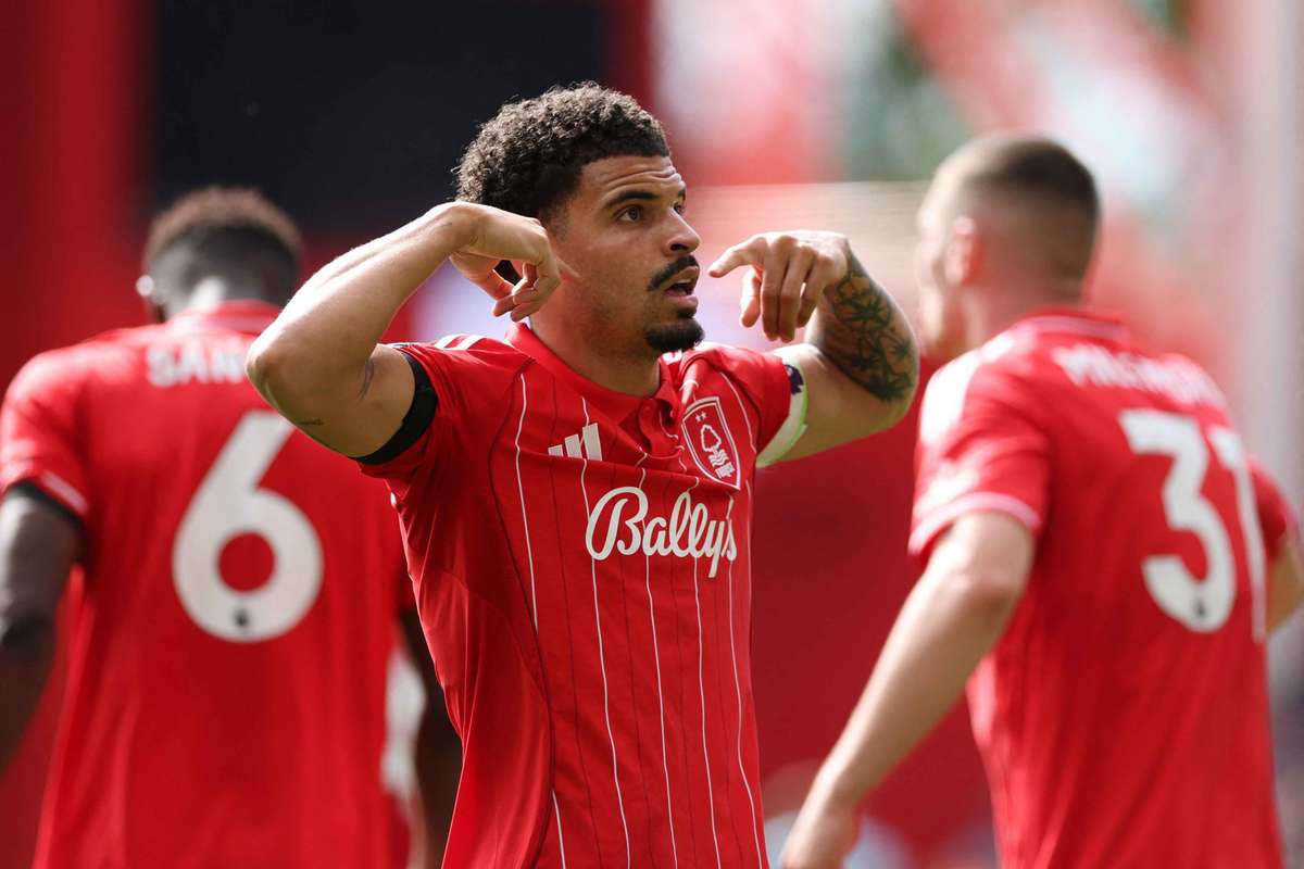 Tripletta di Gibbs-White: il Forest ribalta e travolge il Burnley