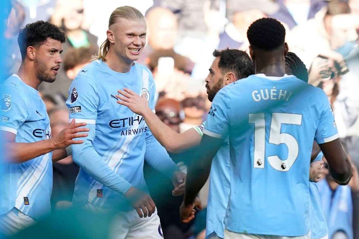 Manchester City vítězí v napínavém souboji Premier League proti Arsenalům a ovládá titulovou soutěž