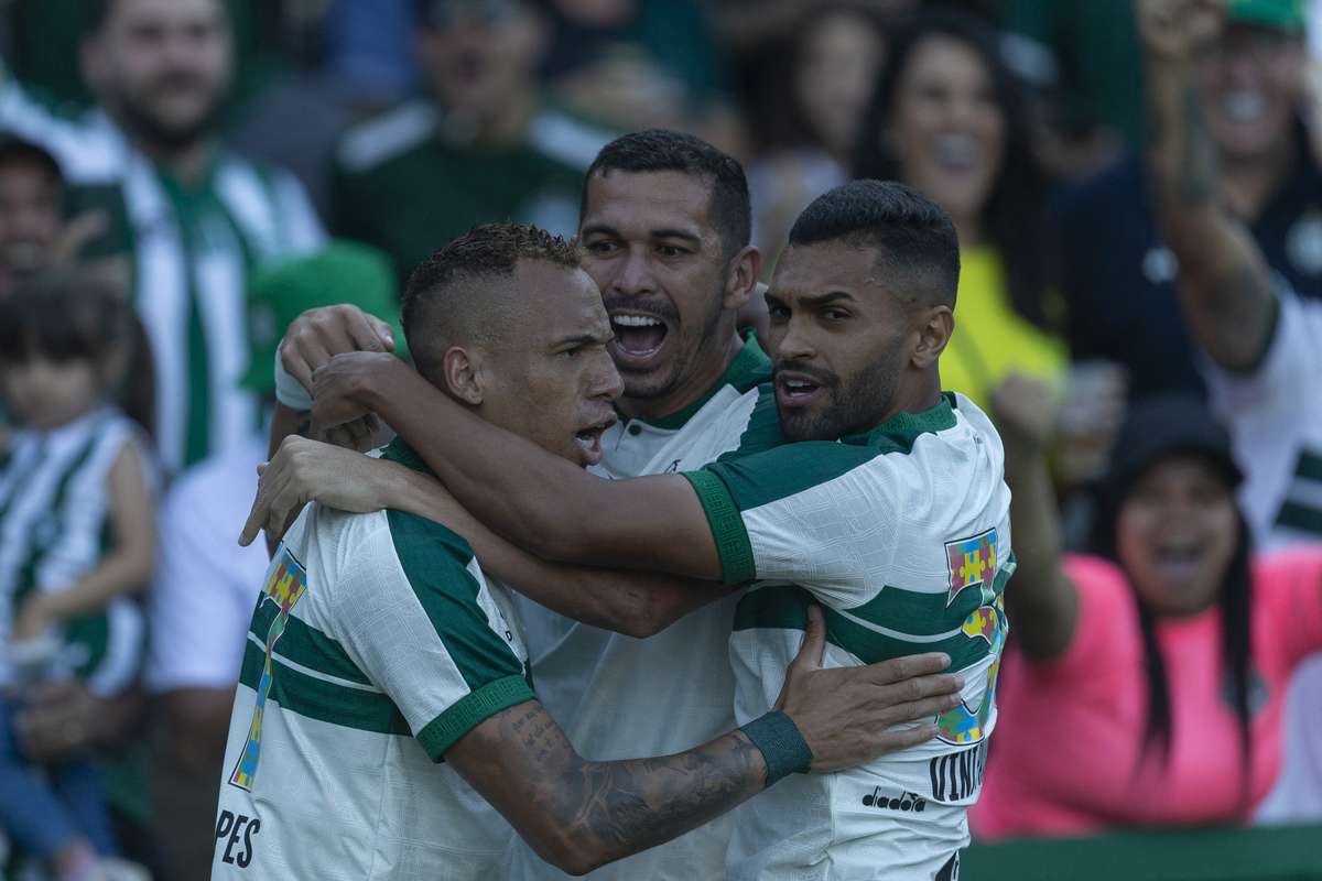 Coritiba revela-se letal e triunfa sobre o Atlético-MG no Couto Pereira voltando a vencer no Brasileirão