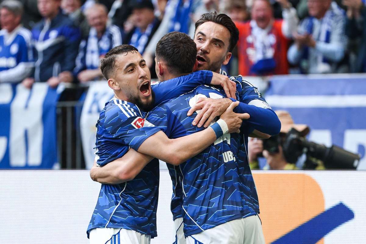 Schalke übt die Feier für den Aufstieg – sogar Muslic sinnt kurz auf die Bundesliga