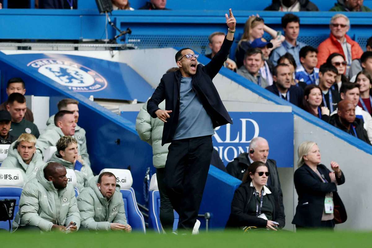 Chelsea apoia Rosenior em momento decisivo pela disputa das vagas europeias