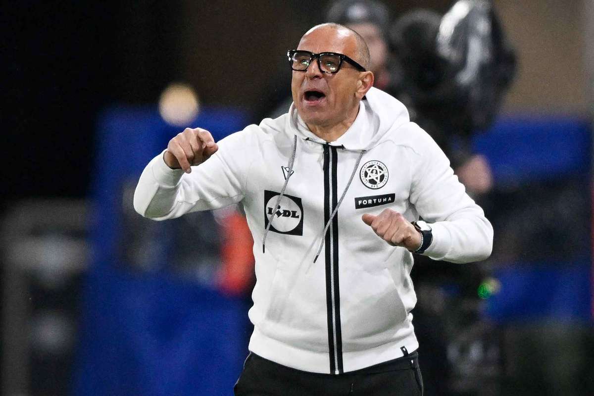 Francesco Calzona rejeita oferta de extensao de contrato e abandona selecao eslovaca apos quatro epocas