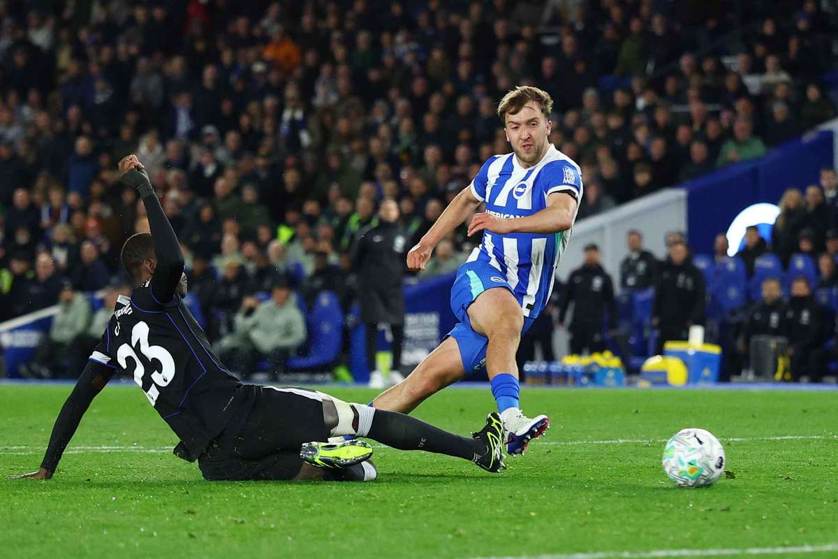 Brighton arrasa y supera en la tabla a un Chelsea irreconocible (3-0)