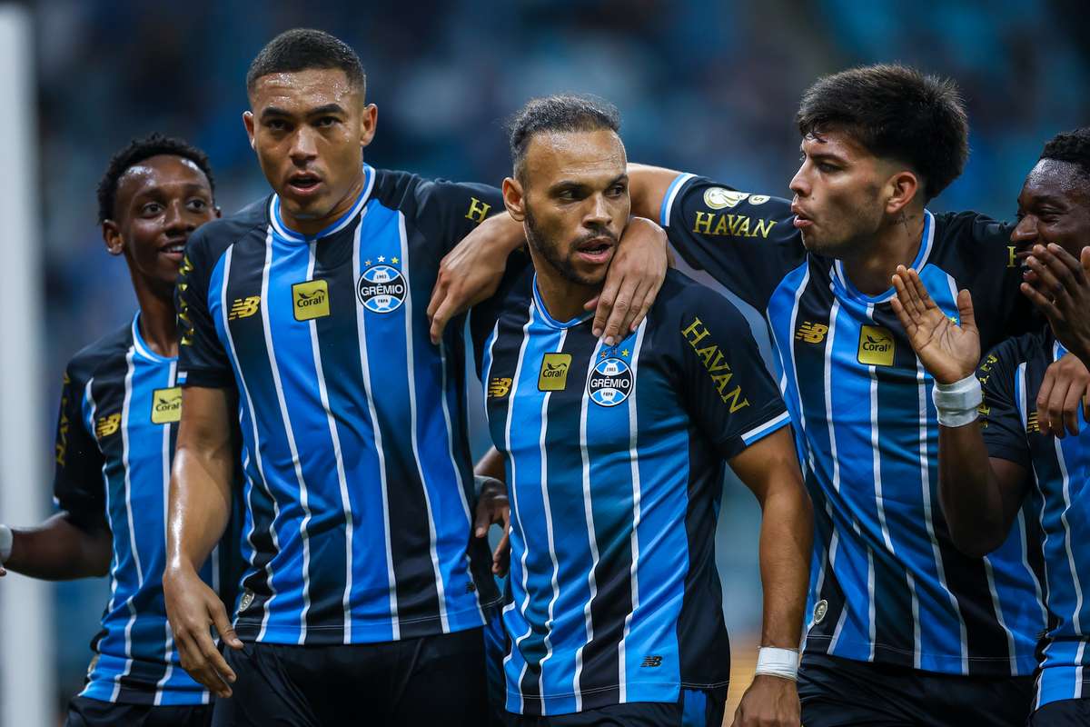 Grêmio beneficia-se da expulsão, derrota Confiança e avança para perto das oitavas na Copa do Brasil