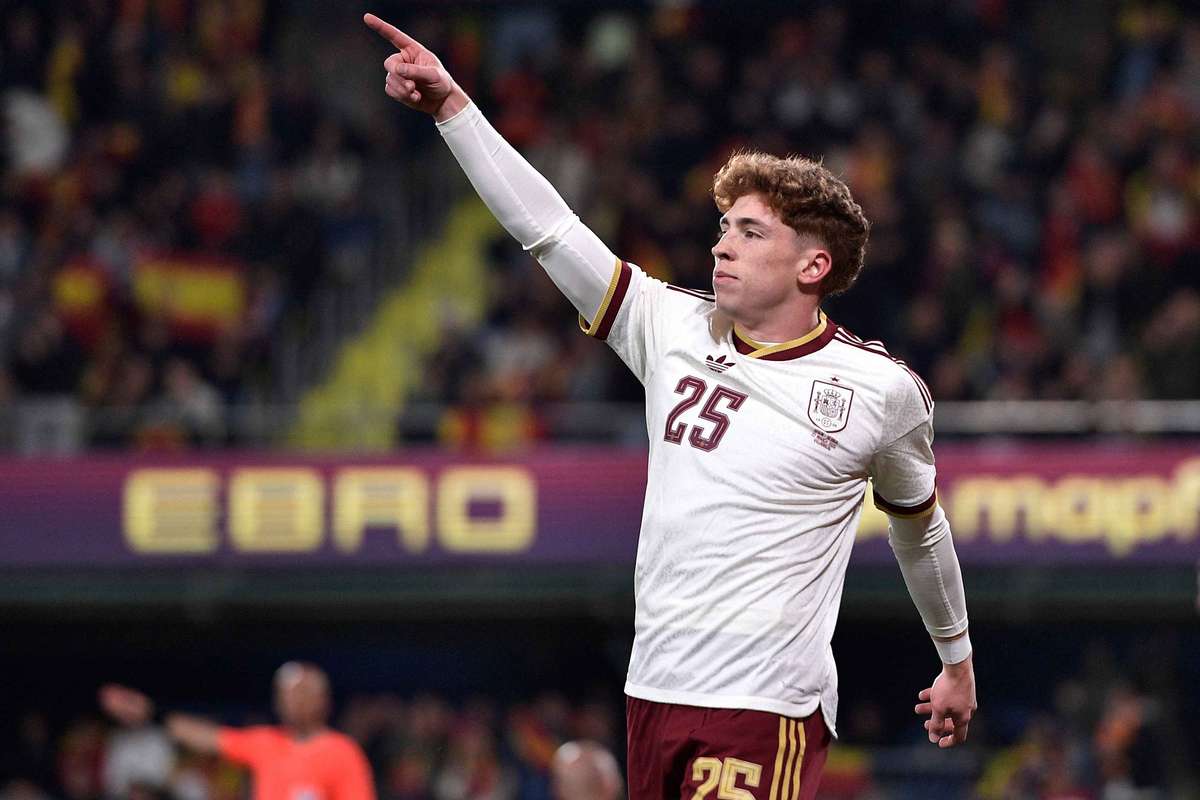 Barcelona e Real Madrid competem pela contratação de Víctor Muñoz, destaque do Osasuna