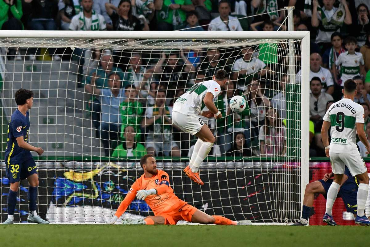 LaLiga: Elche derrota Atleti com dois golos de André Silva e ambiciona manter-se na elite (3-2)
