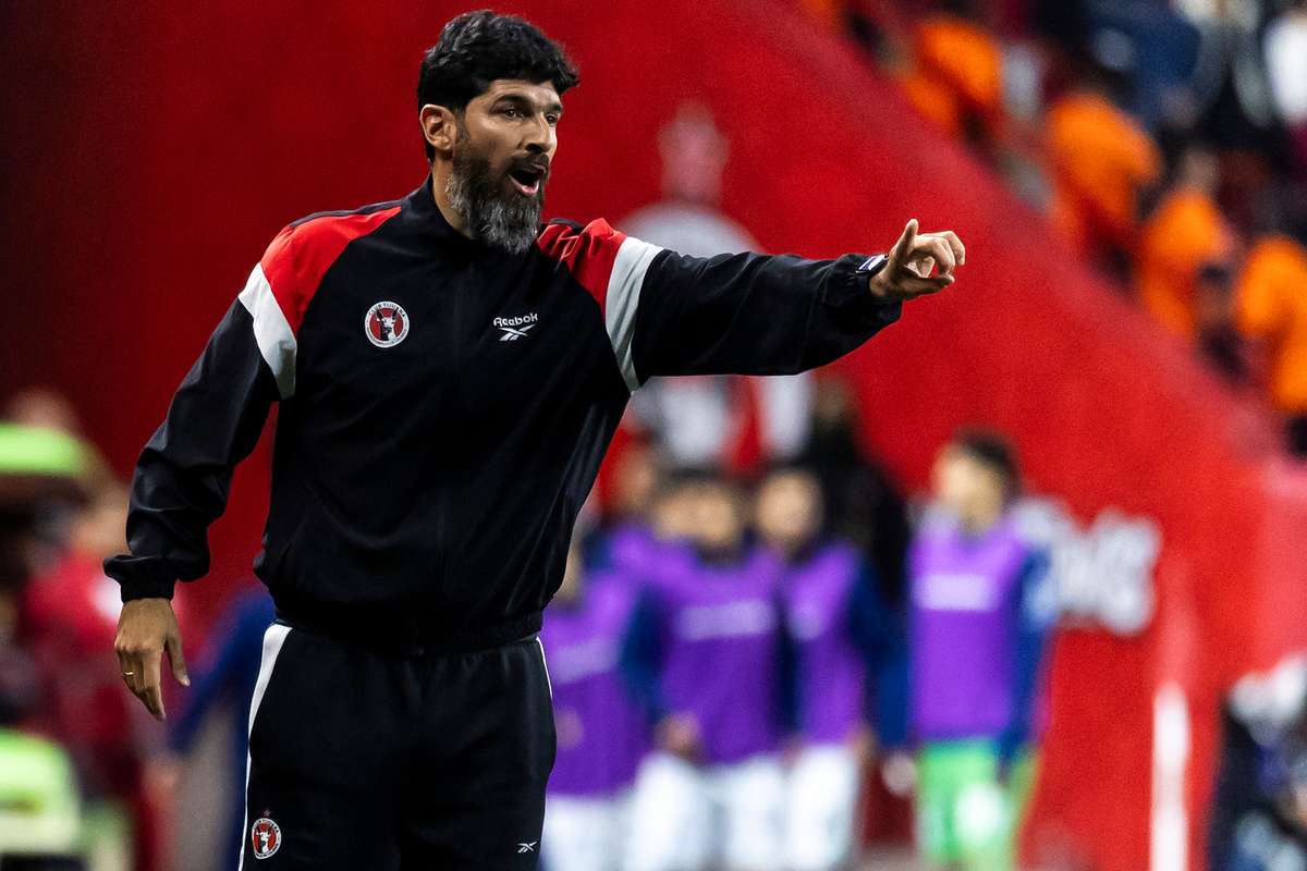 'El Loco' Abreu, entrenador del Tijuana, narrará el Mundial en la tele