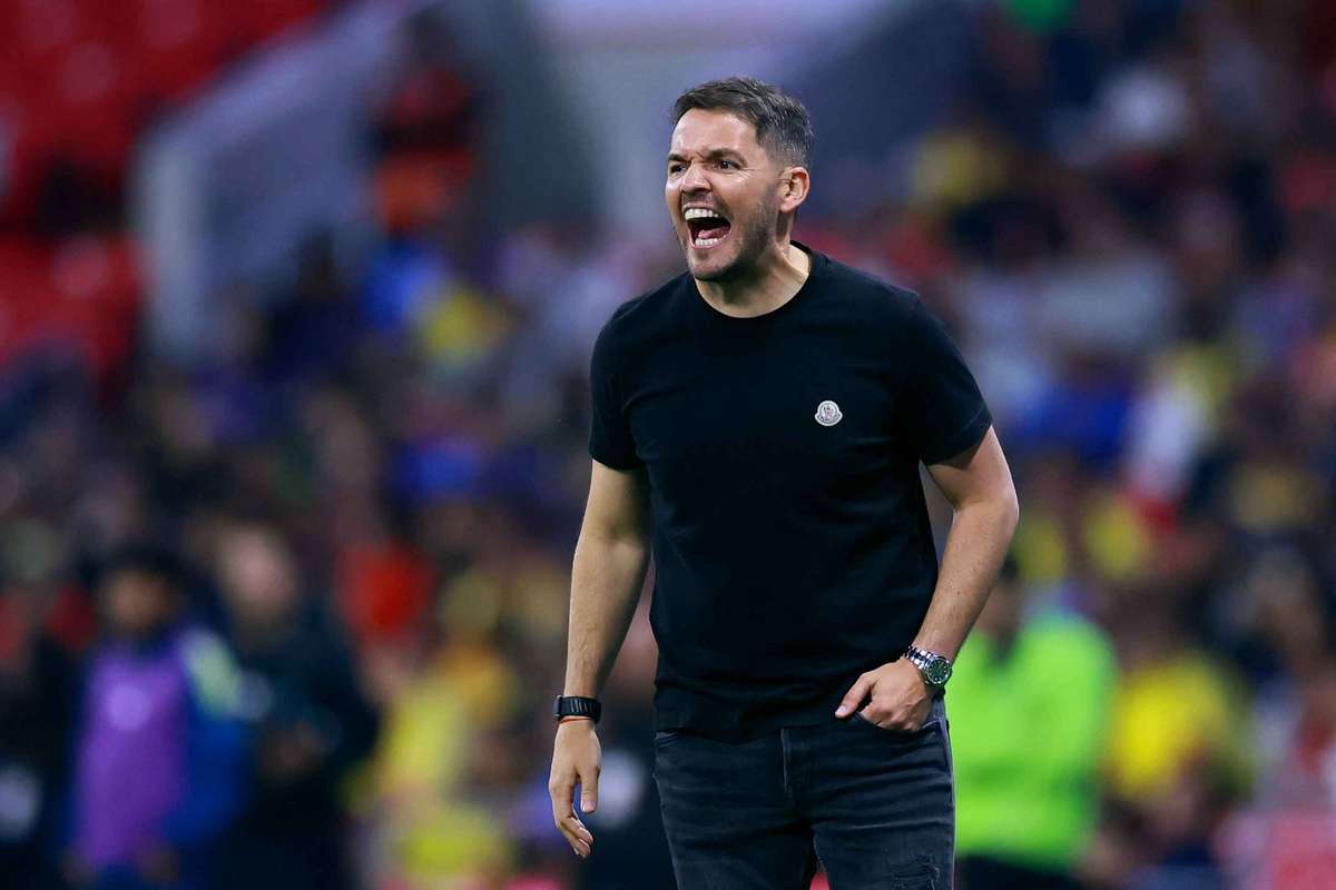 Confirmado: Treinador argentino Larcamón abandona direção técnica no Cruz Azul