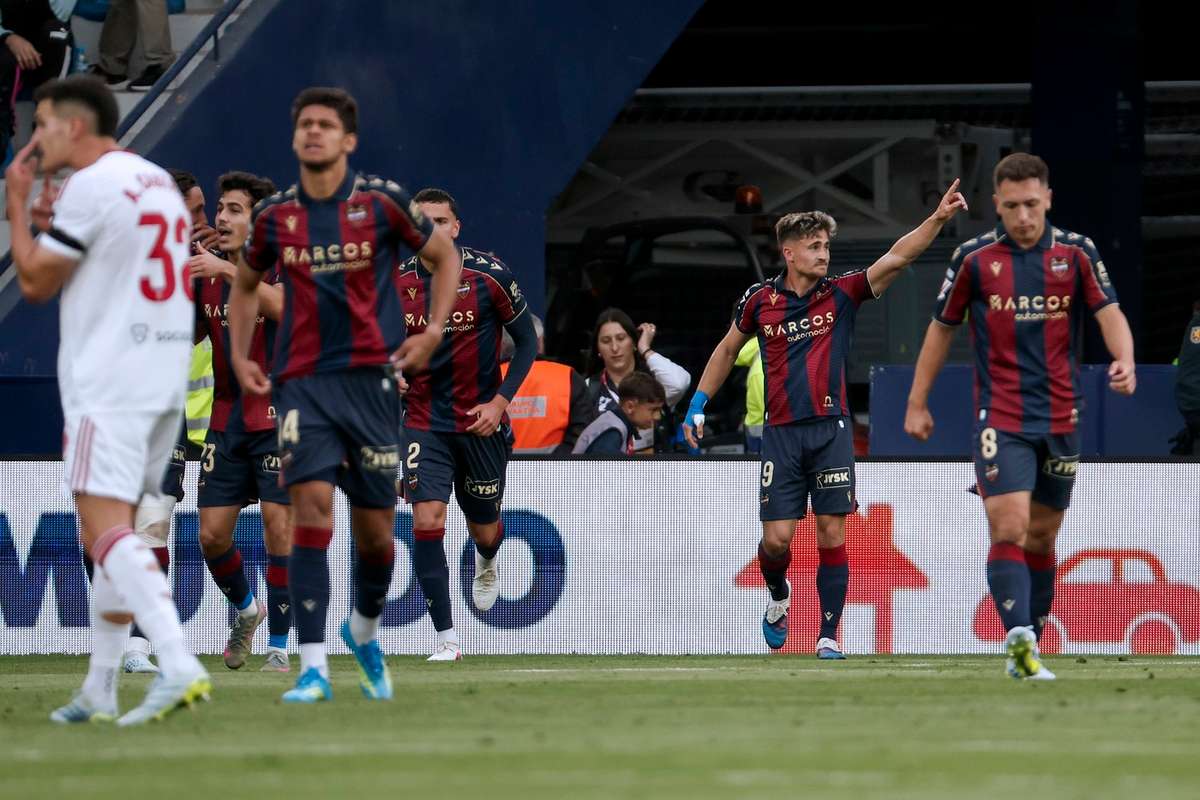 LaLiga: Equipa de Luís Castro no Levante surpreende Sevilla e avança na batalha pela salvação (2-0)