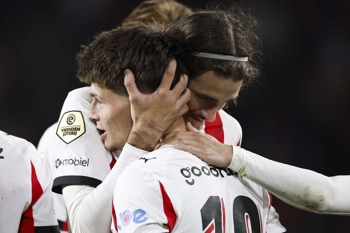 Outstanding Bajraktarevic Guides Title Holders PSV to Easy Victory Against PEC Zwolle