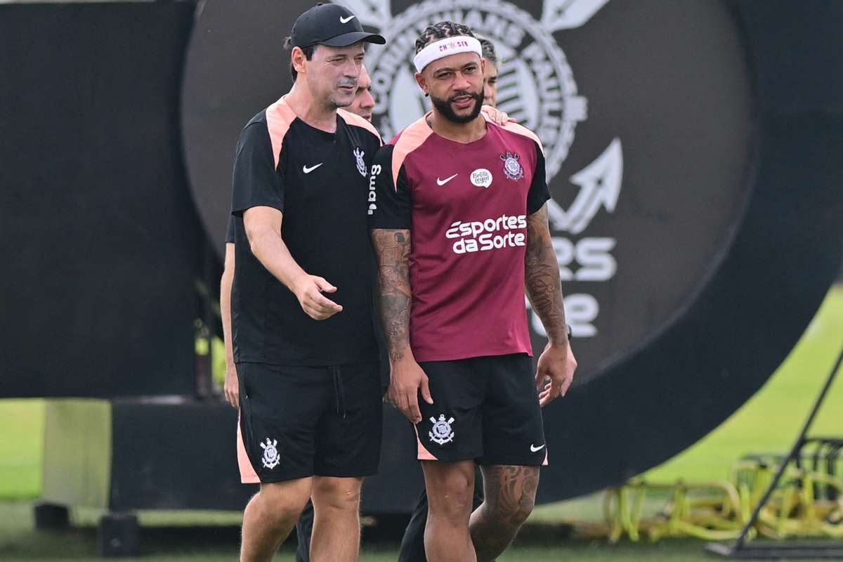 Executivo do Corinthians mostra otimismo na renovação de Memphis