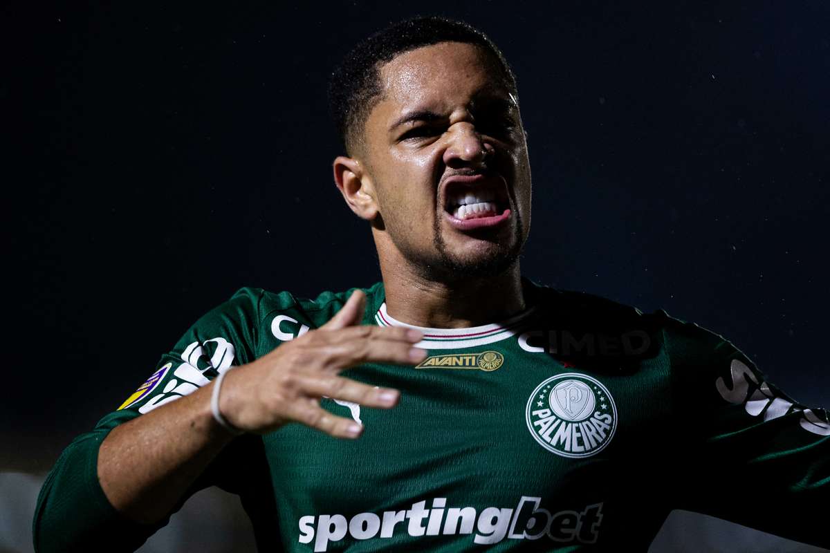 Vitor Roque revient en tant que titulaire pour Palmeiras apres dix rencontres