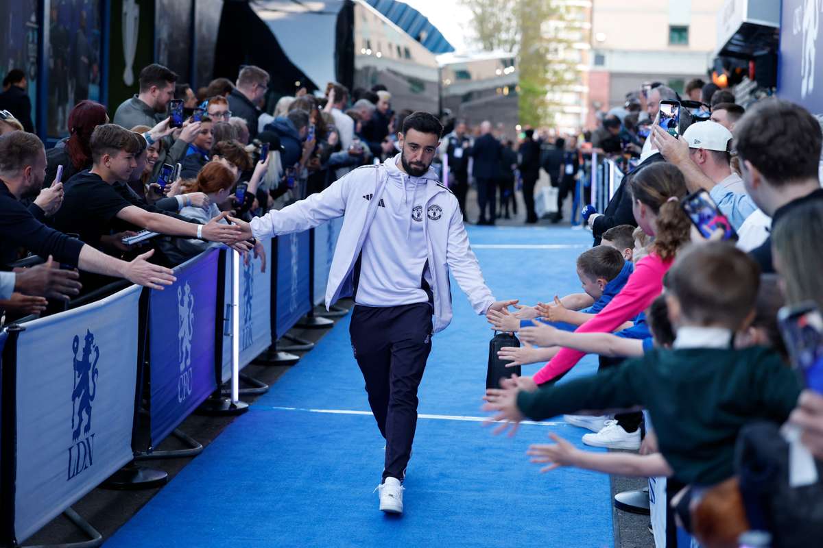 Bruno Fernandes revela papel da esposa na decisão de permanecer no Manchester United: "Ela pensa como eu"