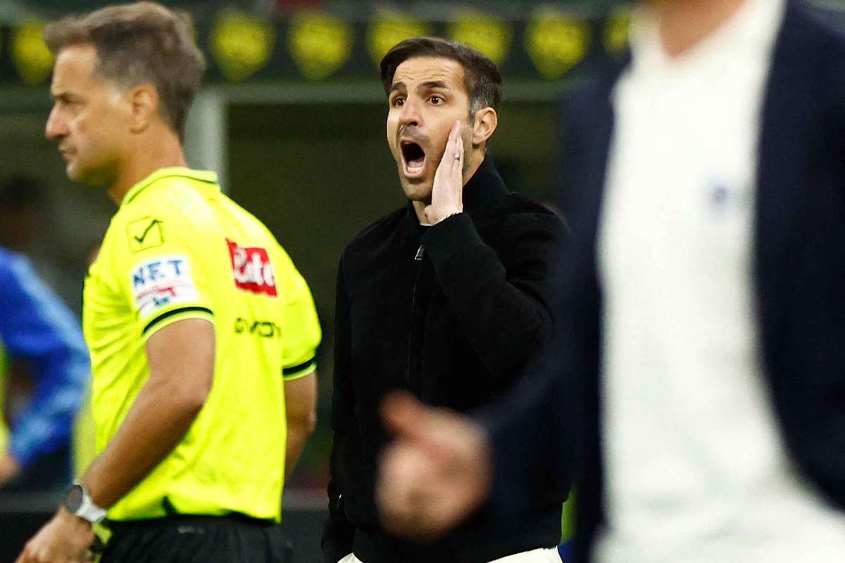 Dirigente do Como revela: Fàbregas pode transferir-se para o Chelsea se o pretender