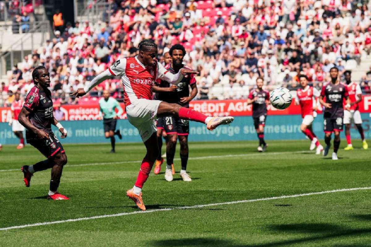 Le Mans accentue la pression sur Saint-Étienne tandis que Reims regrettera ses occasions manquées