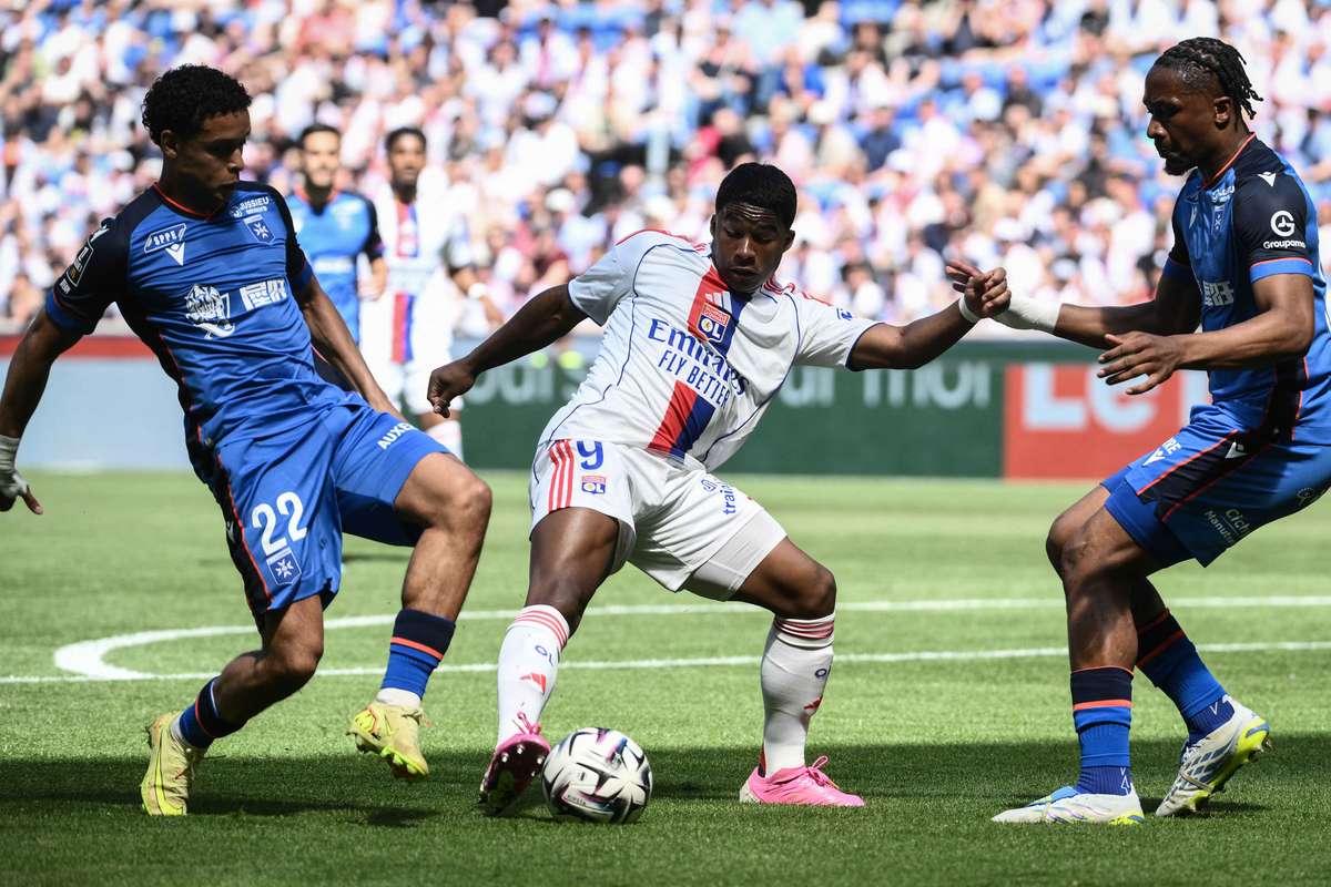 Lyon Raih Kemenangan Tipis dalam Laga Sengit Berisi Lima Gol Lawan Auxerre yang Terancam Degradasi di Ligue 1