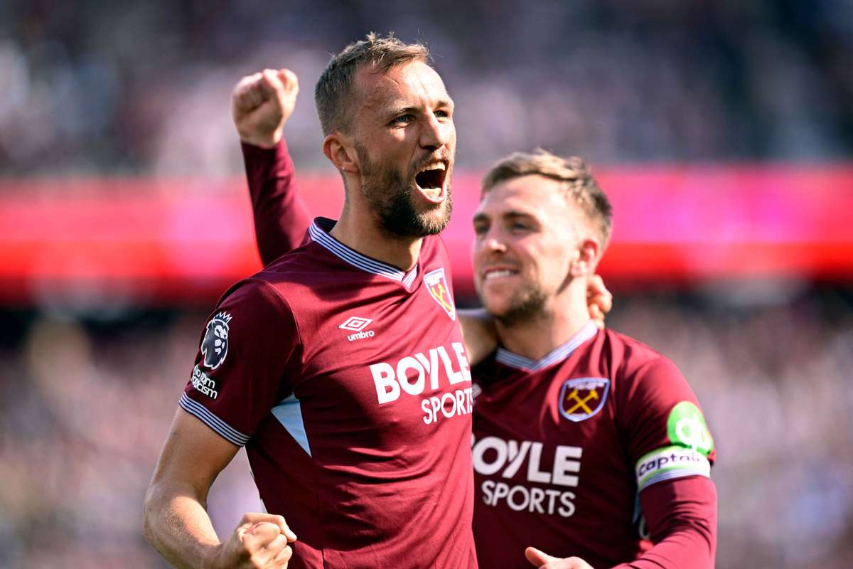 West Ham pakt cruciale late overwinning op Everton en blijft Spurs twee punten voor