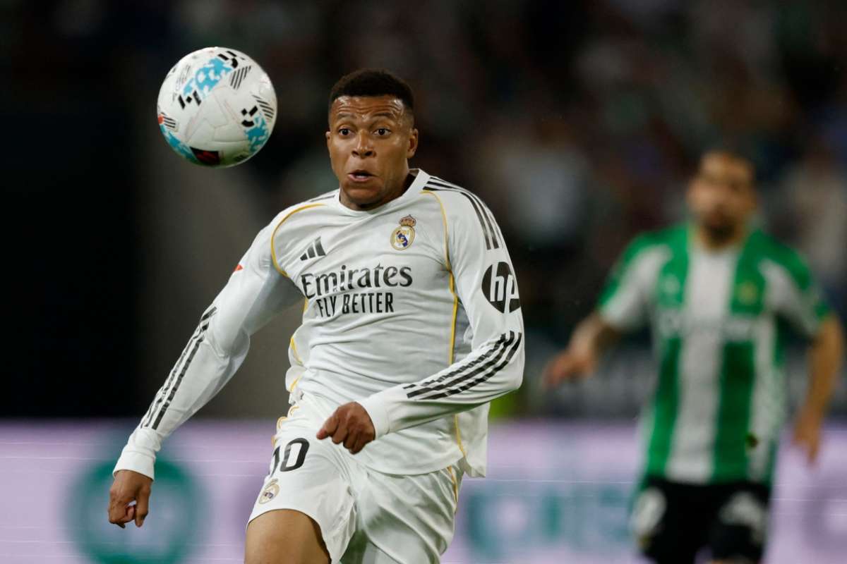 Mbappé completa 100 partidas no Real Madrid com lesão no isquiotibial
