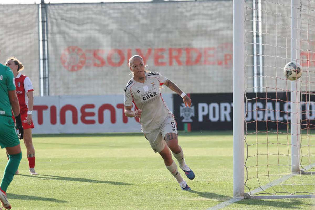 Futebol Feminino: Carole, Catarina, Lúcia, Nycole, Christie e Pauleta completam as seis épocas no sexto campeonato do Benfica