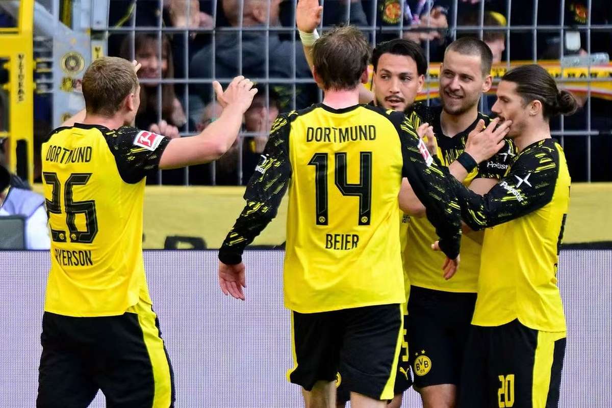Bundesliga Dortmund goleia Friburgo por 4 a 0 antes do duelo com o SC Braga