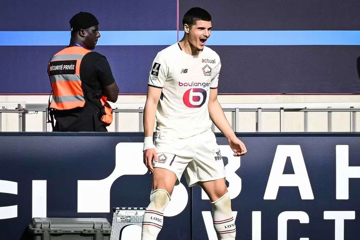Ligue 1: Lille de Félix Correia e Tiago Santos vence Paris FC (0-1)