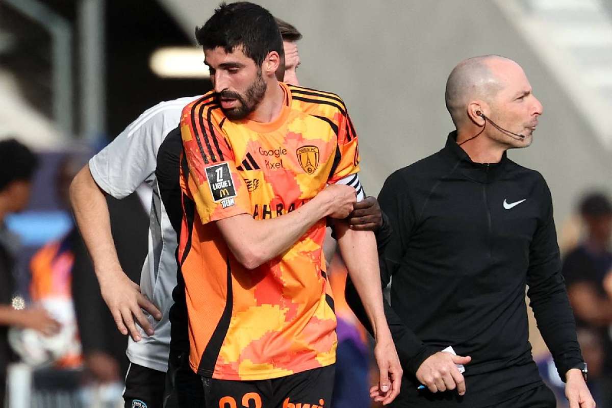 "Je ne cible pas l'arbitre" Pierre Lees-Melou agacé par son exclusion face à Lille