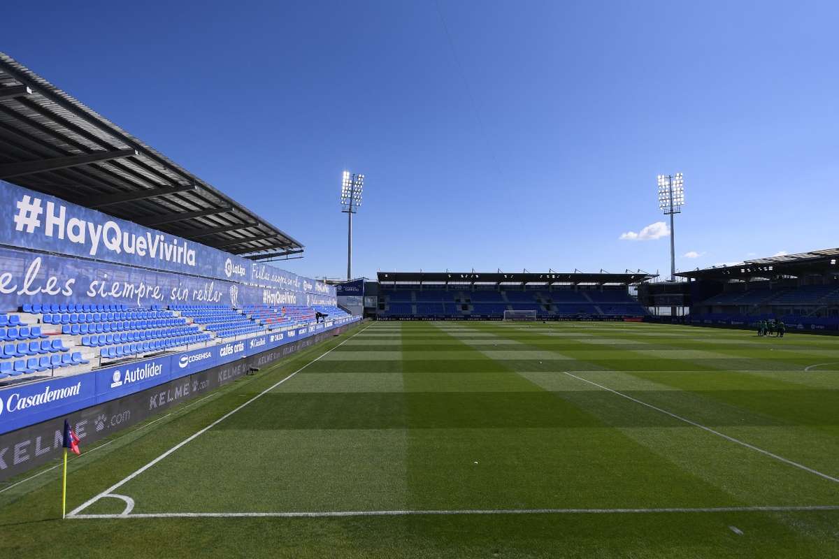 VÍDEO: Andrada golpea a Pulido y provoca una feroz pelea en el Huesca-Zaragoza