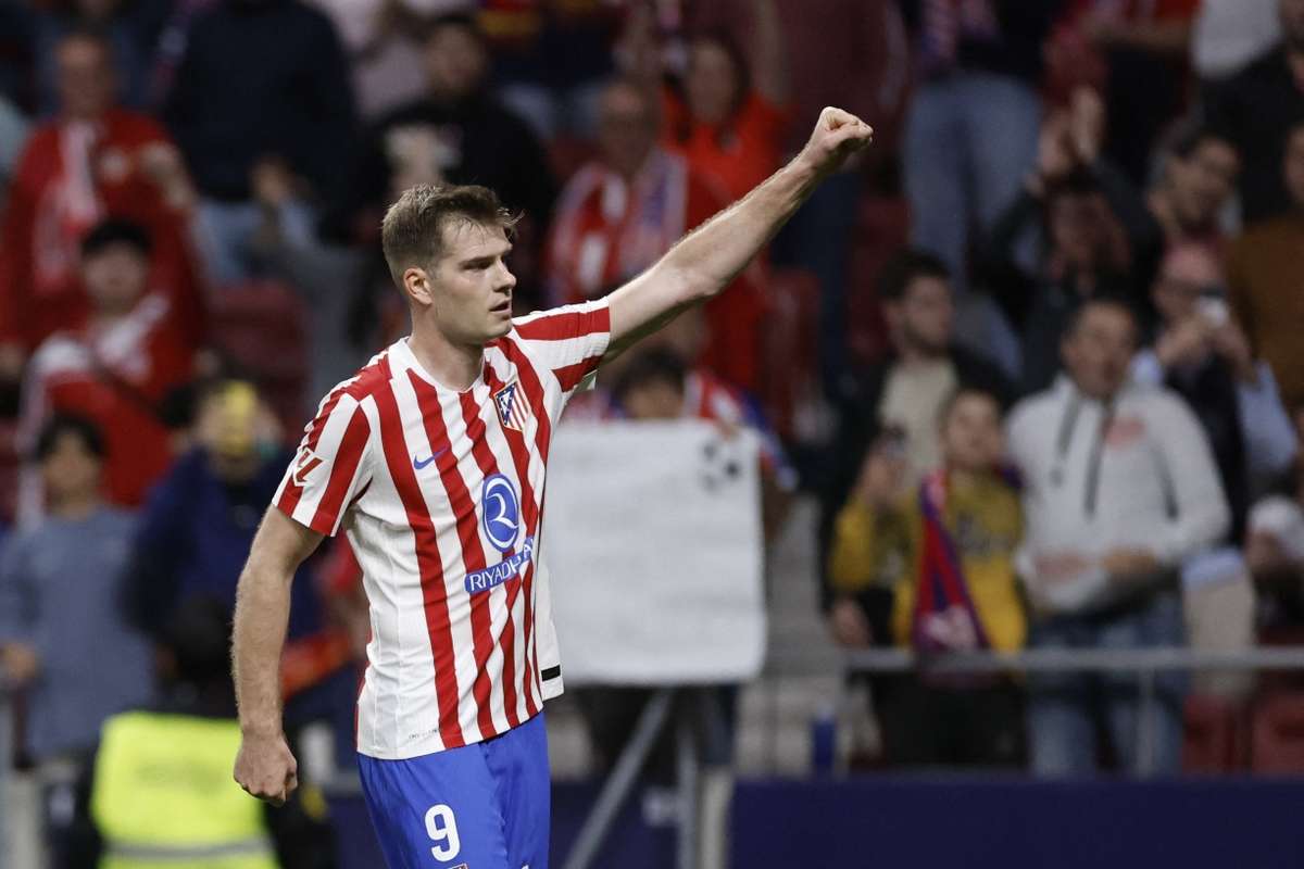 Alexander Sorloth destaca se no Atlético de Madrid: dois golos, cãibras e especulações sobre passagem para o AC Milan