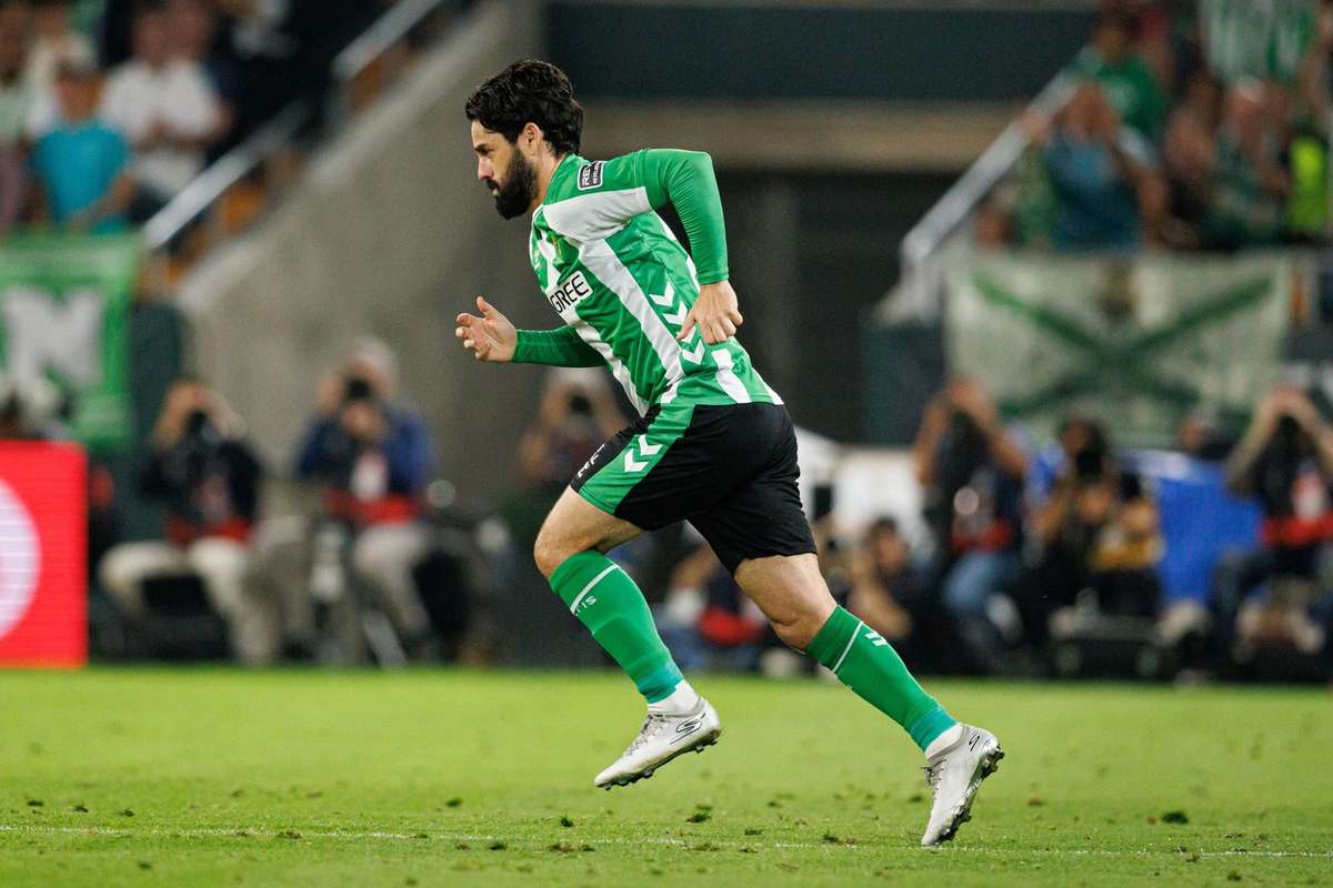 Isco demanda, en su rol de capitán, que el Betis prohíba el acceso a un periodista