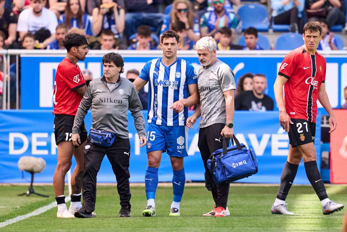 El Alavés pierde a su delantero goleador Lucas Boyé por lesión muscular