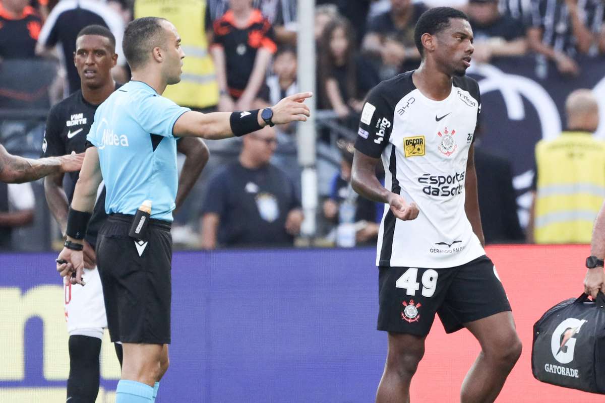 André do Corinthians pode enfrentar suspensão de até seis jogos após expulsão contra o Vasco