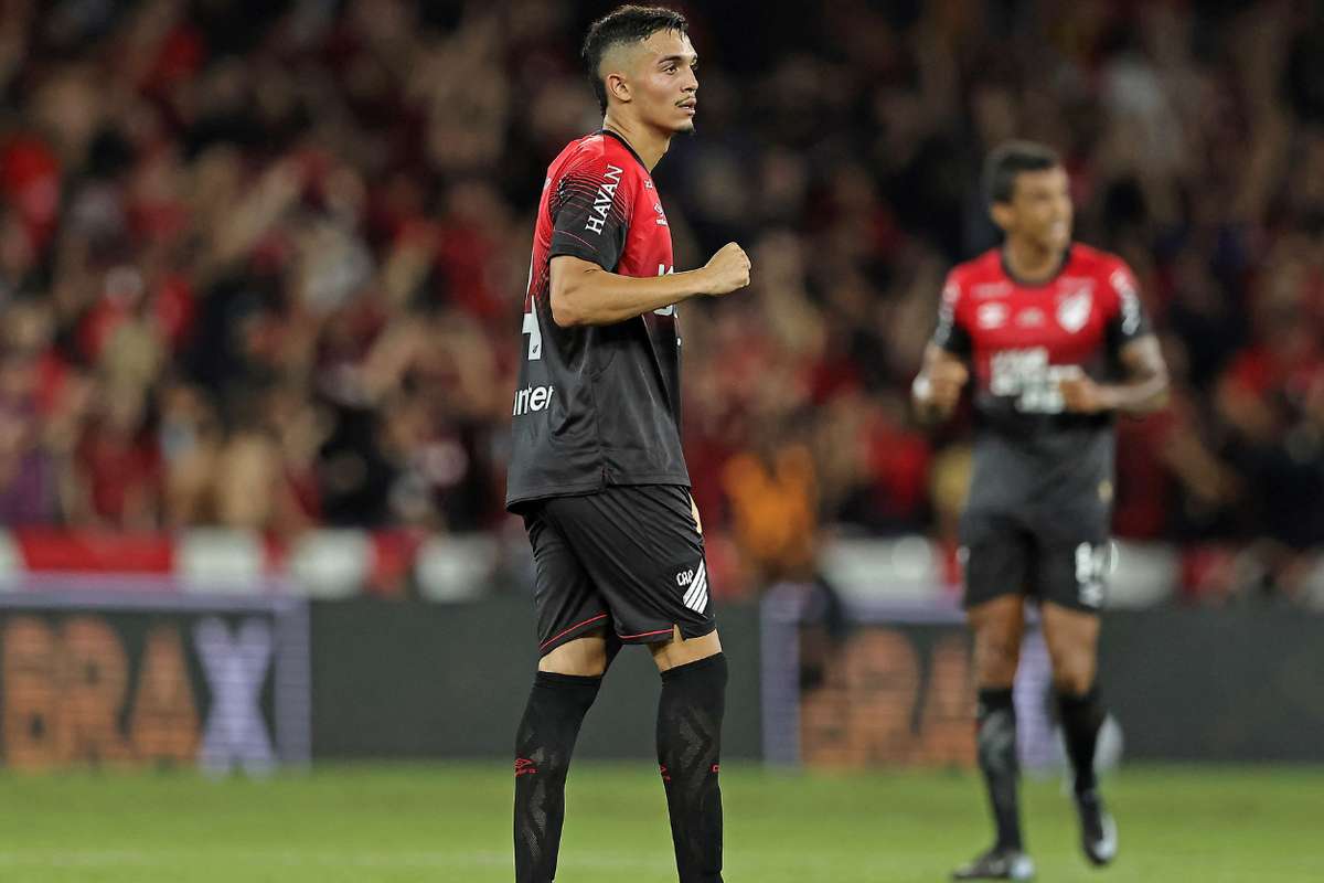 Arthur Dias, joia do Athletico Paranaense, chama atenções do Tottenham