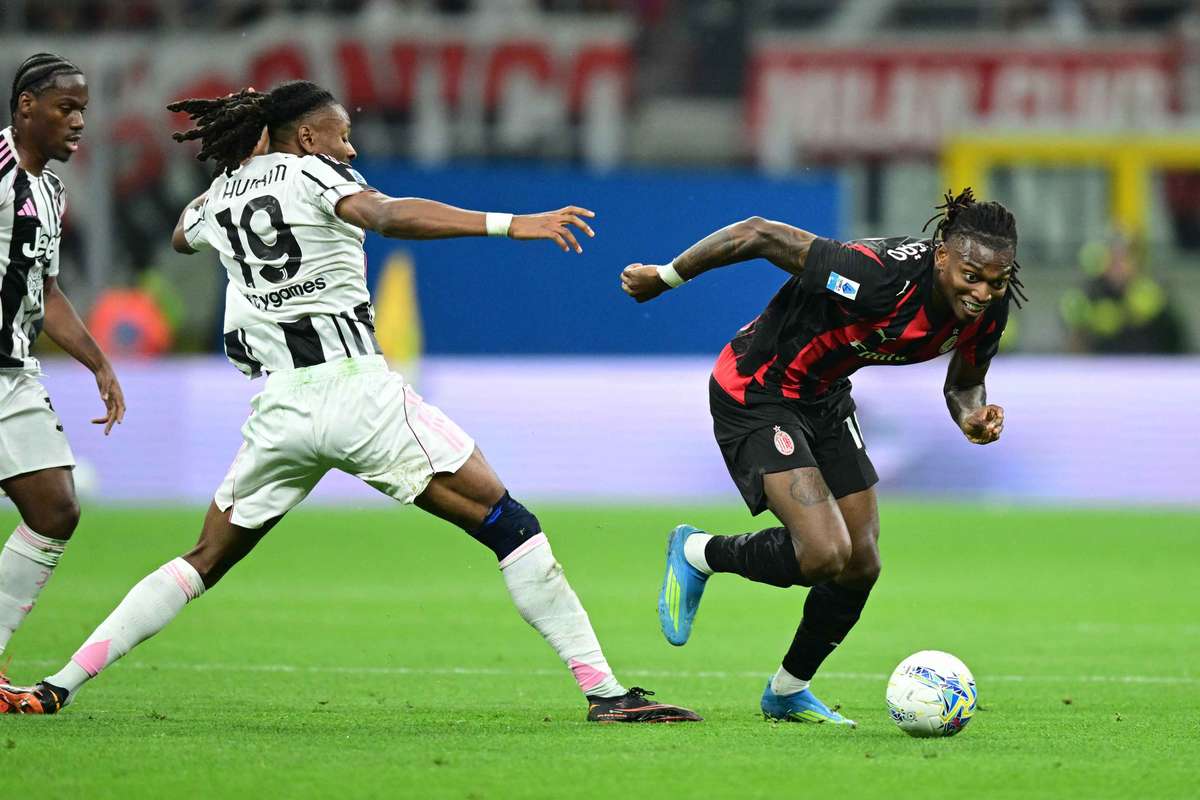 Rafael Leão poderá integrar o par de compatriotas no Manchester United